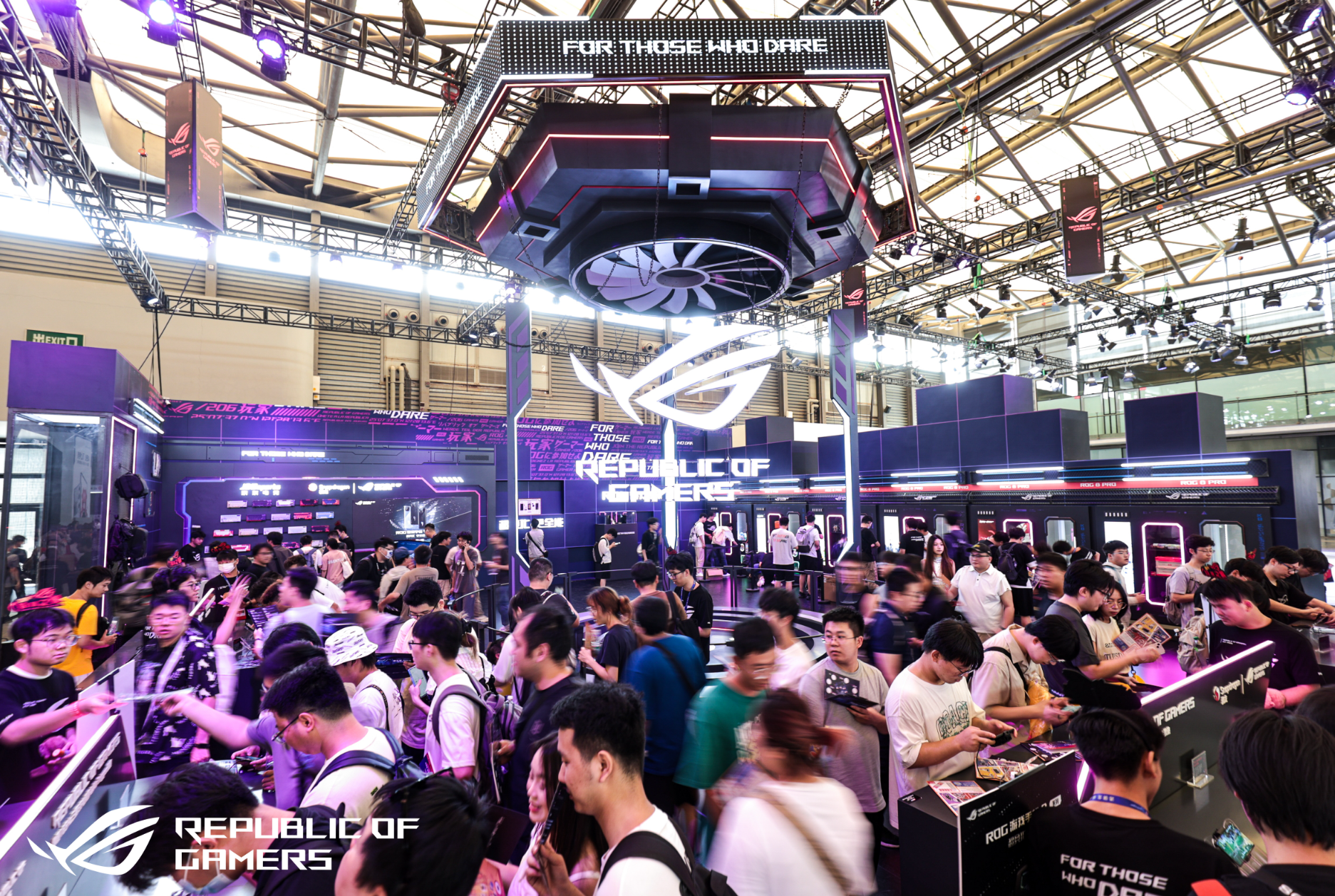九游娱乐网站：《剑网三无界》Coser助阵ROG游戏手机8ChinaJoy2024第二日持续高能