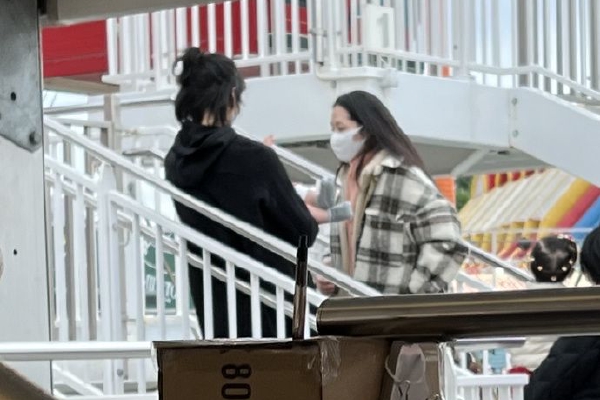 九游娱乐平台：樱花草四区区三区四区黄子韬送车承诺兑现成闹剧背后利益链条与(图2)