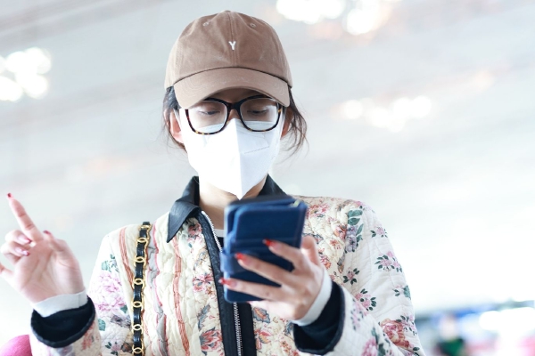 九游娱乐：国产18秘照片引发热议法律与隐私保护的难题冰糖游戏园已介入调查相关(图1)